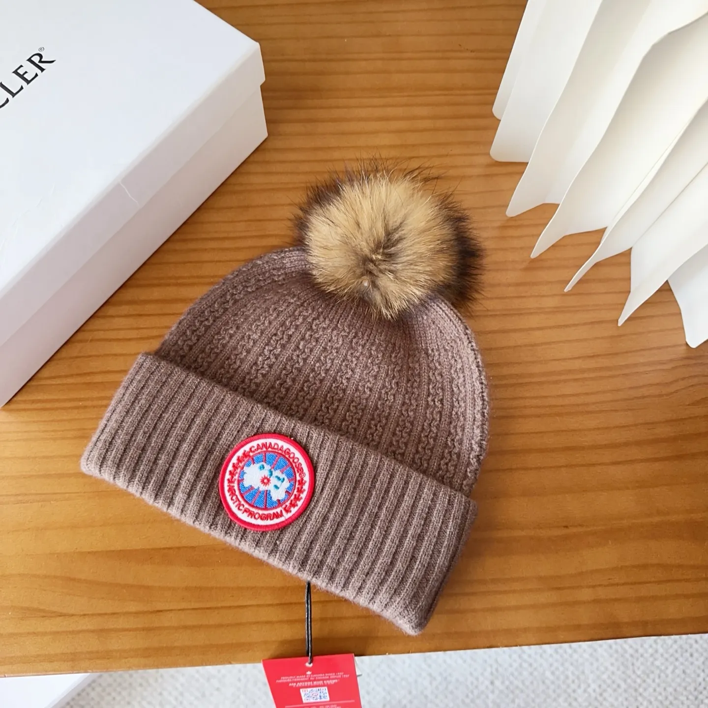 💰74 CANADA GOOSE Canada Goose winter warm cashmere cold hat. Rabbit wool material, thick feel, not easy to deform. Fashionable and versatile couple hat, imported embroidery logo, cashmere cotton yarn, head circumference: 55-58cm